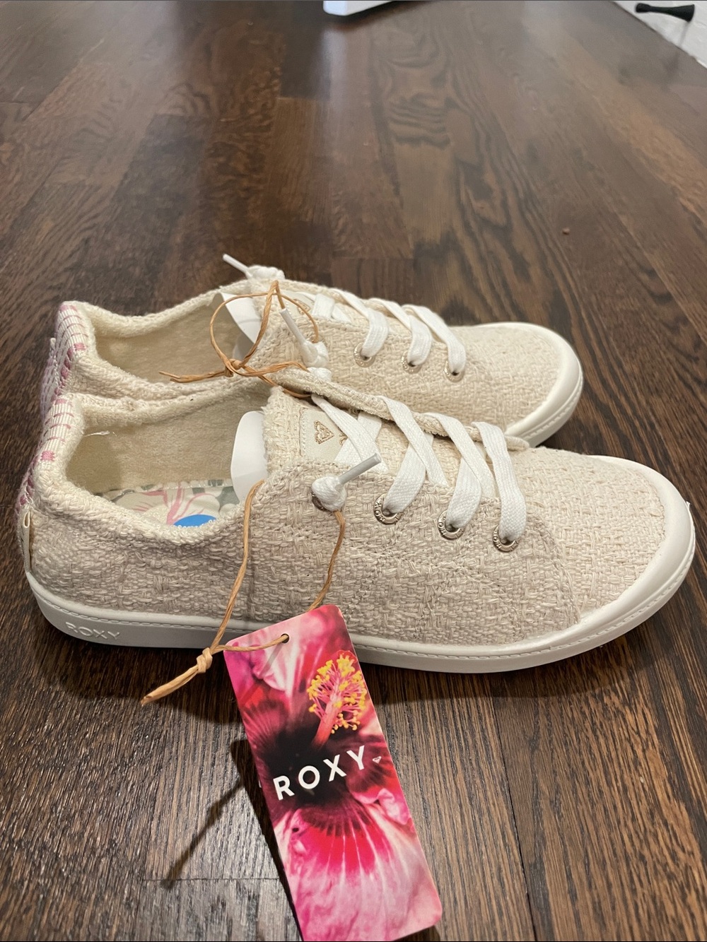 Roxy Women's Cream Knit Lace-Up Sneakers with White Soles Size 8 pink accent